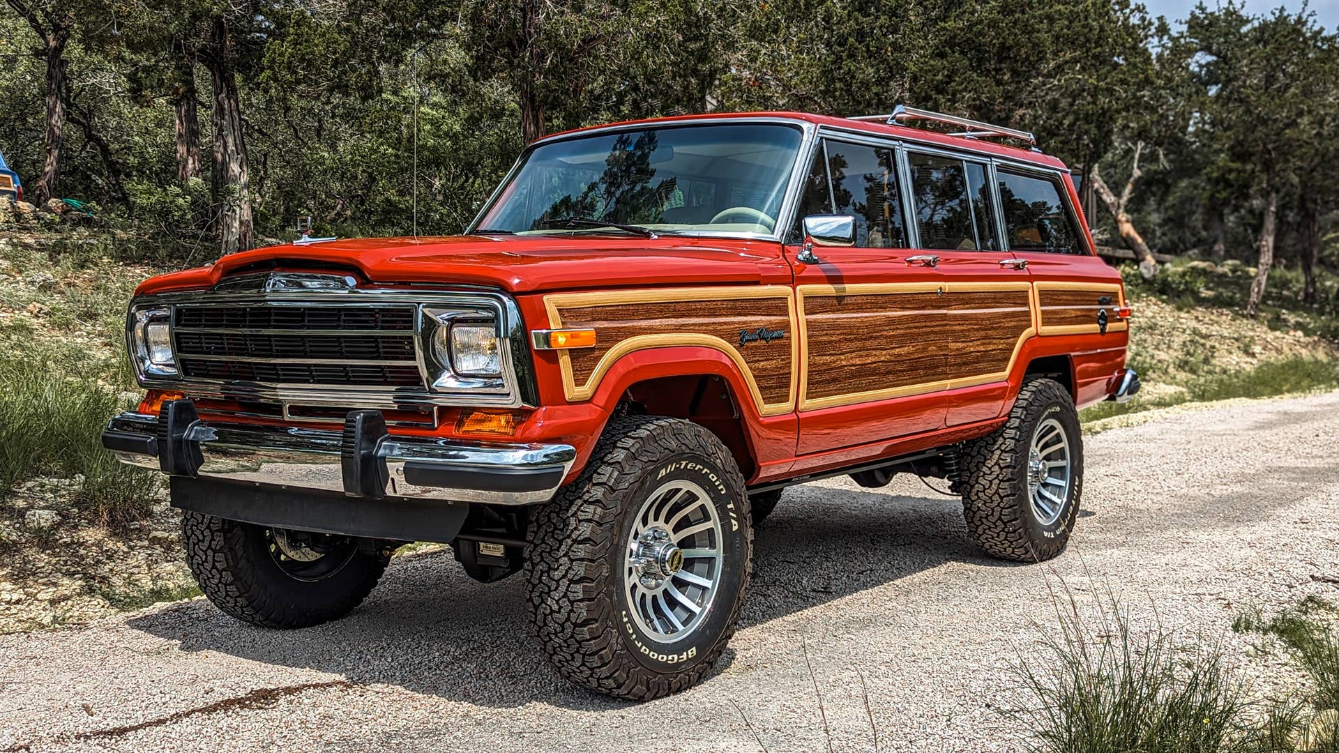 1988 Jeep Grand Wagoneer gets 807-hp Hellcat V8 and supercar-like